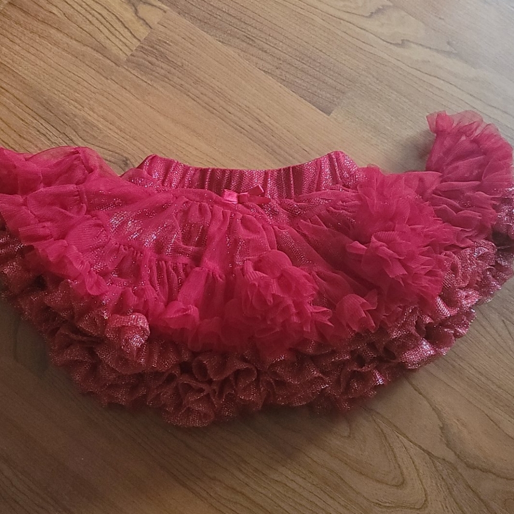 Very fluffy tutu skirt! 3/6 month baby! Red